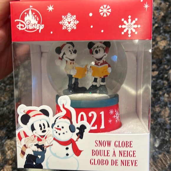 Disney Mickey Mouse and Minnie Christmas snow globe 2021 - Picture 1 of 5